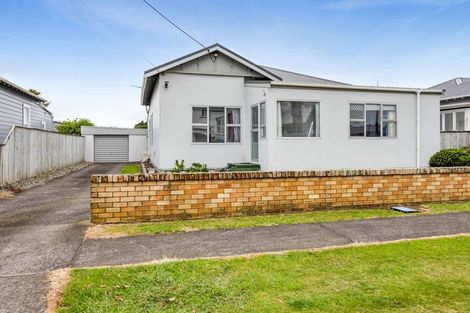 Photo of property in 8 George Street, Hawera, 4610