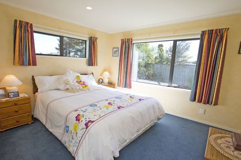 Photo of property in 3 Walnut Grove, Kelvin Grove, Palmerston North, 4414