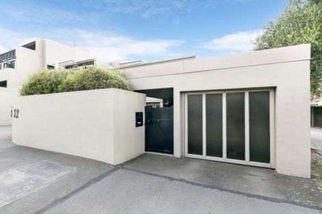 Photo of property in Highwic, 1/32 Hobson Street, Thorndon, Wellington, 6011