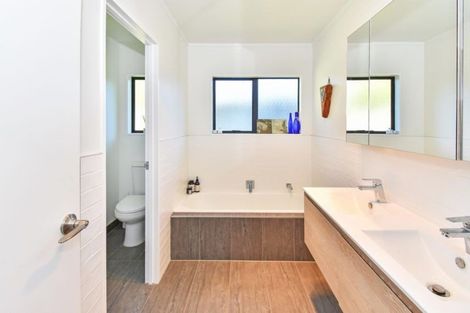 Photo of property in 20 Seaway Road, Clarks Beach, 2122