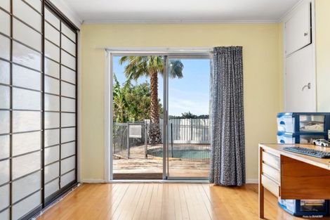 Photo of property in 605 Glenfield Road, Totara Vale, Auckland, 0629