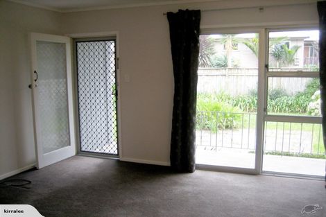 Photo of property in 3/200 Te Atatu Road, Te Atatu South, Auckland, 0610