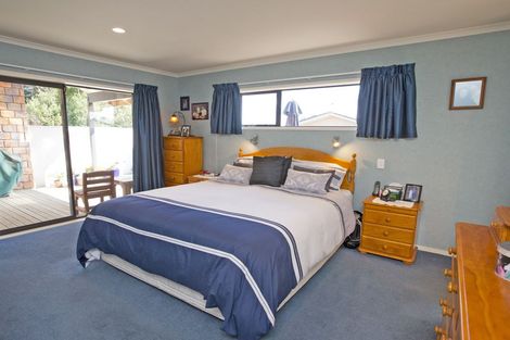 Photo of property in 3 Walnut Grove, Kelvin Grove, Palmerston North, 4414