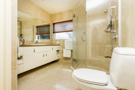 Photo of property in 25 Sylvan Park Avenue, Milford, Auckland, 0620