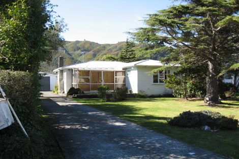 Photo of property in 35 Dover Road, Wainuiomata, Lower Hutt, 5014