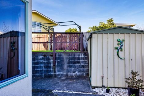 Photo of property in 3a Hillcrest Street, Glen Avon, New Plymouth, 4312
