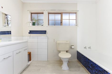 Photo of property in 2a Matuhi Rise, Henderson, Auckland, 0612