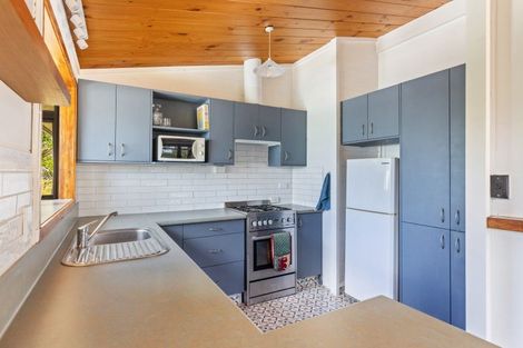 Photo of property in 13 Lindaver Grove, Merrilands, New Plymouth, 4312