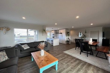 Photo of property in 14 Kamahi Crescent, Papamoa Beach, Papamoa, 3118