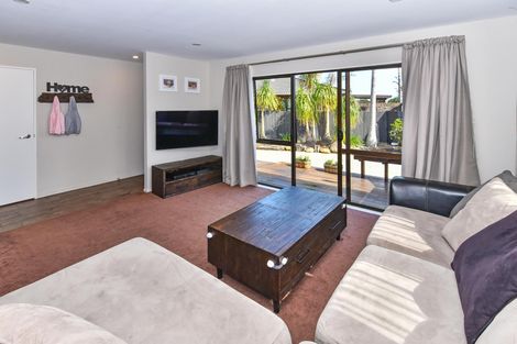 Photo of property in 44 Pinehurst Place, Wattle Downs, Auckland, 2103