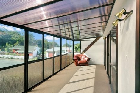 Photo of property in 39 Thurleigh Grove, Karori, Wellington, 6012