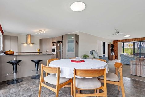 Photo of property in 100 Pukehina Parade, Pukehina, 3189
