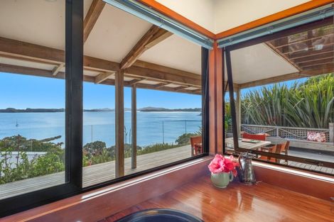 Photo of property in 2 Queens View Road, Russell, 0202