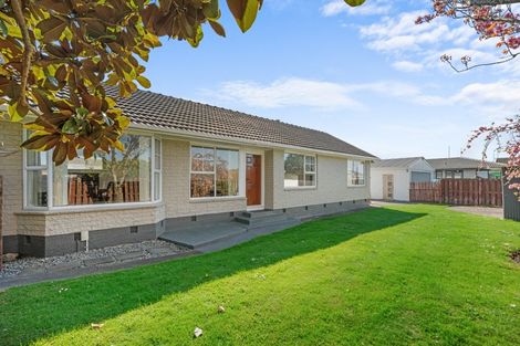 Photo of property in 15 Prestons Road, Redwood, Christchurch, 8051