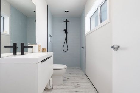 Photo of property in 3 Kitchener Terrace, Moturoa, New Plymouth, 4310