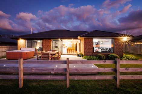 Photo of property in 23 Silicon Way, Fitzherbert, Palmerston North, 4410