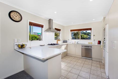 Photo of property in 10 Routeburn Avenue, Aotea, Porirua, 5024