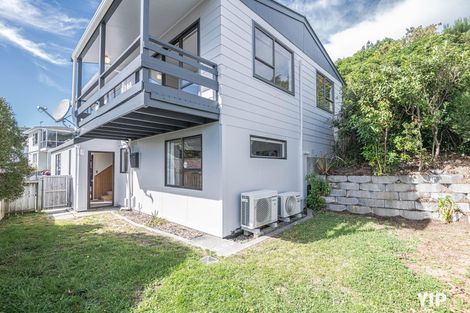 Photo of property in 44 Colchester Crescent, Newlands, Wellington, 6037