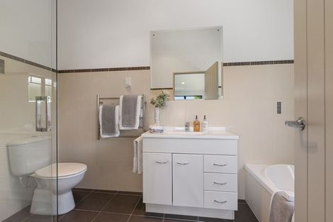 Photo of property in 3a Holland Road, Hillcrest, Auckland, 0627