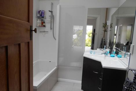 Photo of property in 53 Creswick Terrace, Northland, Wellington, 6012