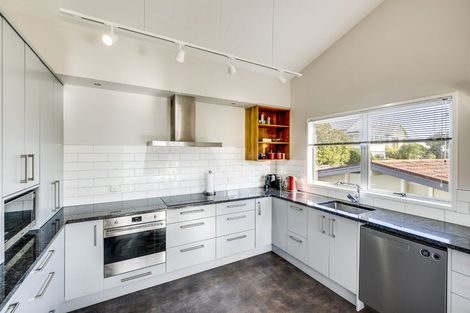 Photo of property in 18 Hadfield Terrace, Bluff Hill, Napier, 4110