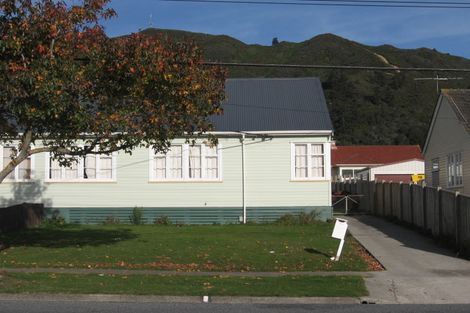 Photo of property in 152 Waddington Drive, Naenae, Lower Hutt, 5011