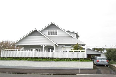 Photo of property in 17 Paynters Avenue, Strandon, New Plymouth, 4312