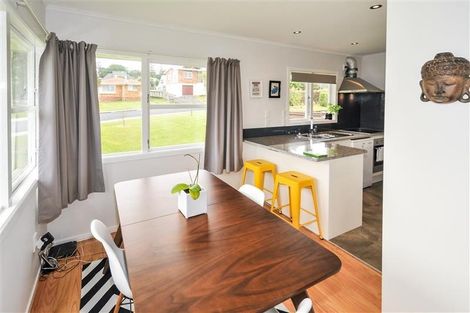 Photo of property in 3 Wykeham Place, Glenfield, Auckland, 0629