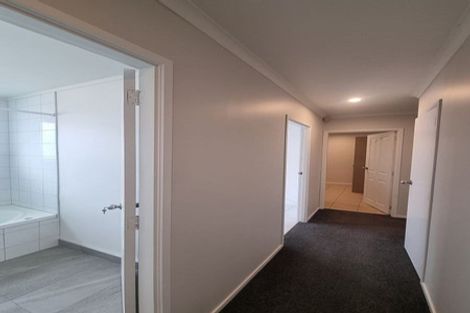 Photo of property in 95 Everglade Drive, Totara Heights, Auckland, 2105