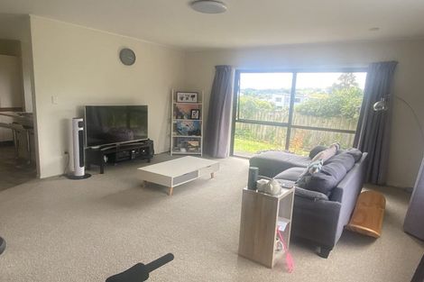 Photo of property in 2/42 Frank Evans Place, Henderson, Auckland, 0610