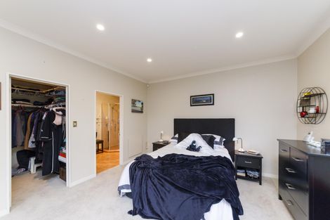 Photo of property in 15 Sycamore Crescent, Fitzherbert, Palmerston North, 4410