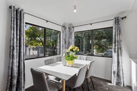 Photo of property in 2/128a Bruce Mclaren Road, Henderson, Auckland, 0612