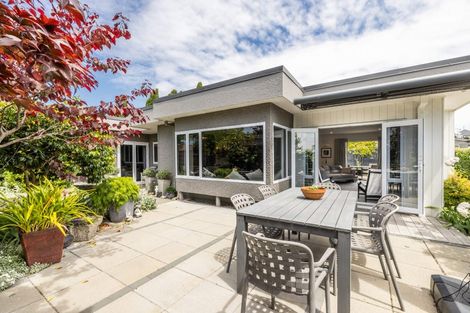 Photo of property in 2a Busby Hill, Havelock North, 4130