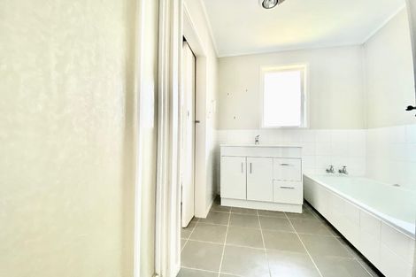 Photo of property in 15 Addington Avenue, Manurewa, Auckland, 2102