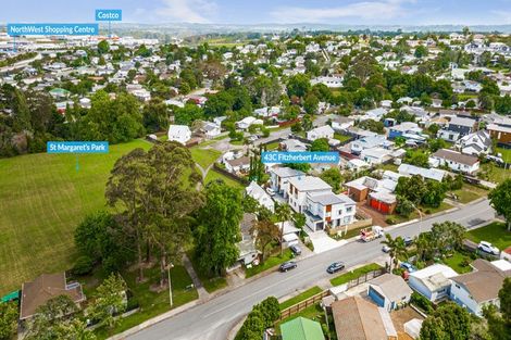 Photo of property in 43c Fitzherbert Avenue, West Harbour, Auckland, 0618