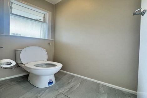 Photo of property in 25 Ellesmere Crescent, Pakuranga Heights, Auckland, 2010