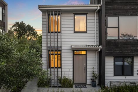 Photo of property in 12/15 Chivalry Road, Glenfield, Auckland, 0629