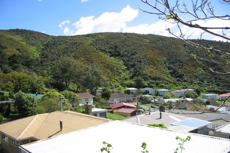 Photo of property in 26 Holmes Grove, Naenae, Lower Hutt, 5011