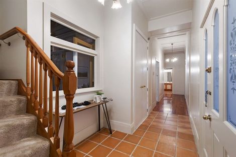 Photo of property in 25a Belle Vue Avenue, Northcote Point, Auckland, 0627