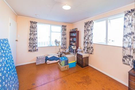 Photo of property in 21 Gibbons Crescent, Castlecliff, Whanganui, 4501