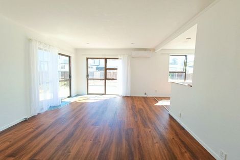 Photo of property in 9 Lisa Rise, Half Moon Bay, Auckland, 2012