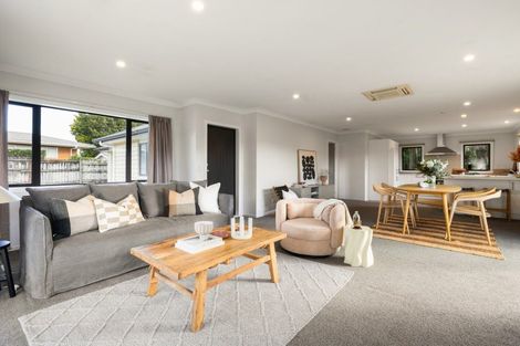 Photo of property in 82 Grey Street, Cambridge, 3434