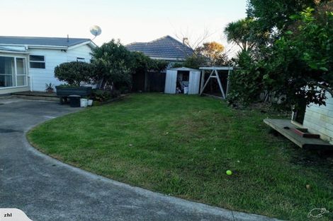 Photo of property in 2/61 Greenslade Crescent, Northcote, Auckland, 0627