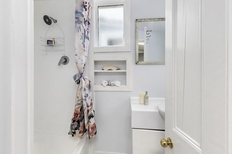 Photo of property in 26 Edinburgh Terrace, Berhampore, Wellington, 6023