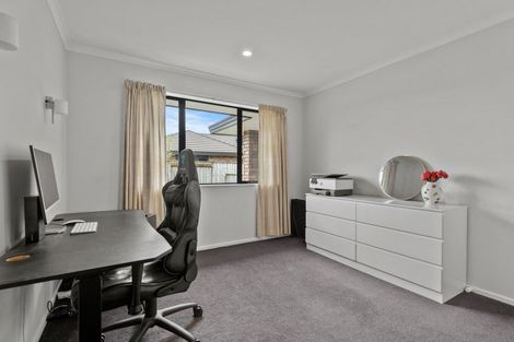 Photo of property in 10 Cleveland Heights, Kelvin Grove, Palmerston North, 4414