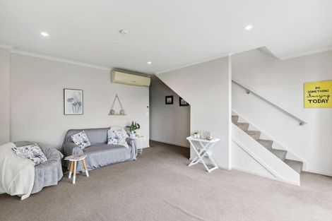 Photo of property in Onslow Heights, 17e Onslow Road, Khandallah, Wellington, 6035