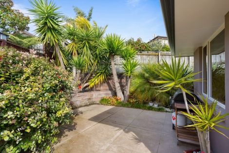Photo of property in 35 Admirals Court Drive, Greenhithe, Auckland, 0632
