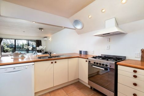 Photo of property in 2/17 Devon Street, Sydenham, Christchurch, 8023