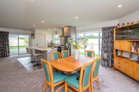 Photo of property in 2 Bridford Way, Paraparaumu, 5032