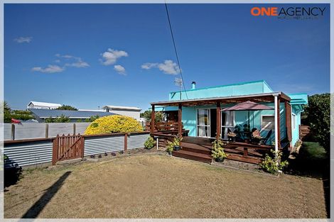 Photo of property in 22 Andresen Street, Foxton Beach, Foxton, 4815